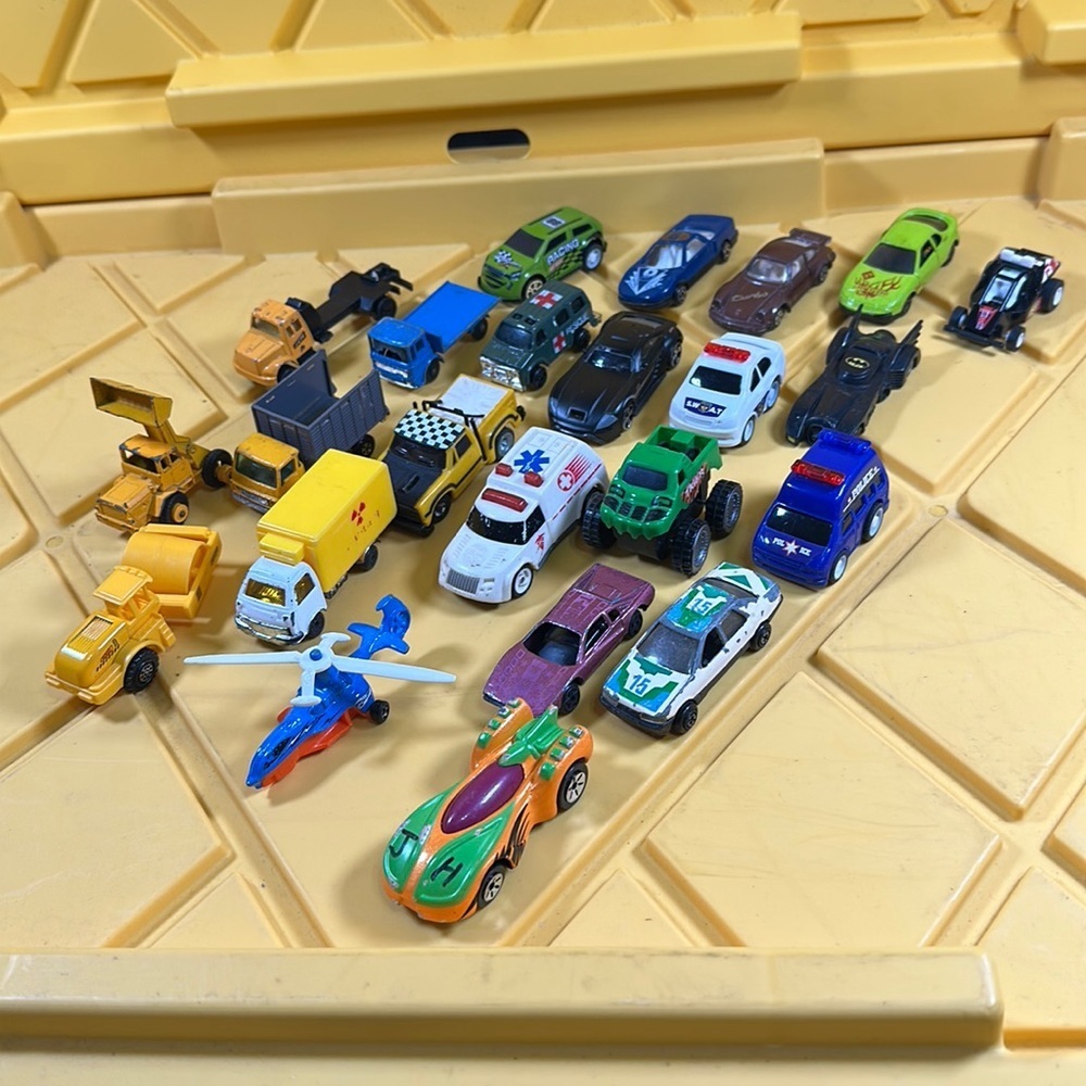 Assorted Toy Cars & Trucks 1/64 Lot